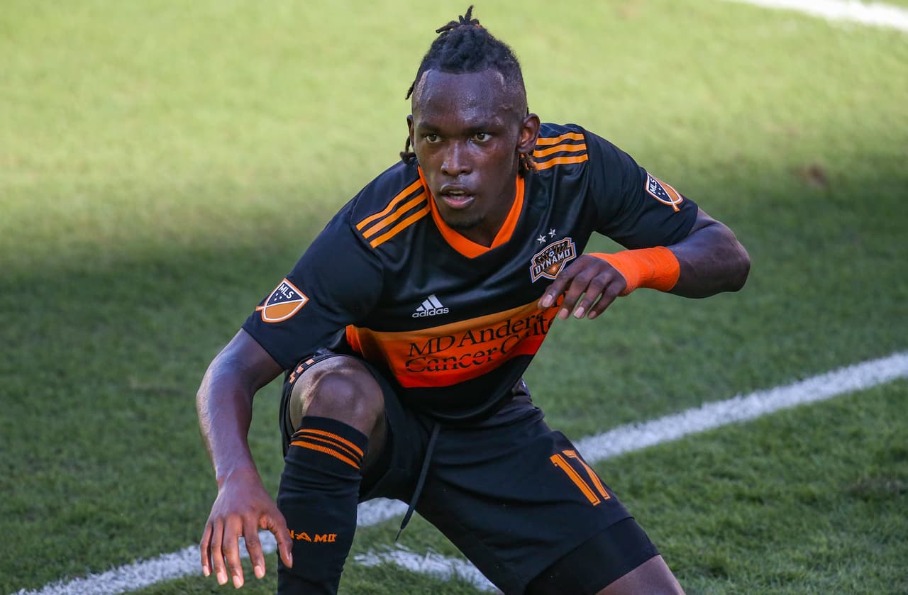 Houston Dynamo dio una de las sorpresas de Decision Day al superar a LA Galaxy por 4-2. Con un gol y dos asistencias el atacante Alberth Elis fue una de las figuras del conjunto texano.