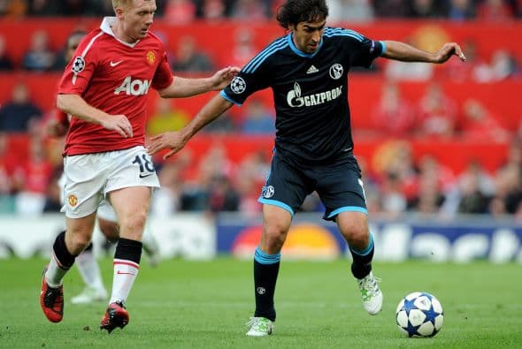 Raúl y los alemanes quisieron cerrar el primer tiempo con el empate, sin fortuna.