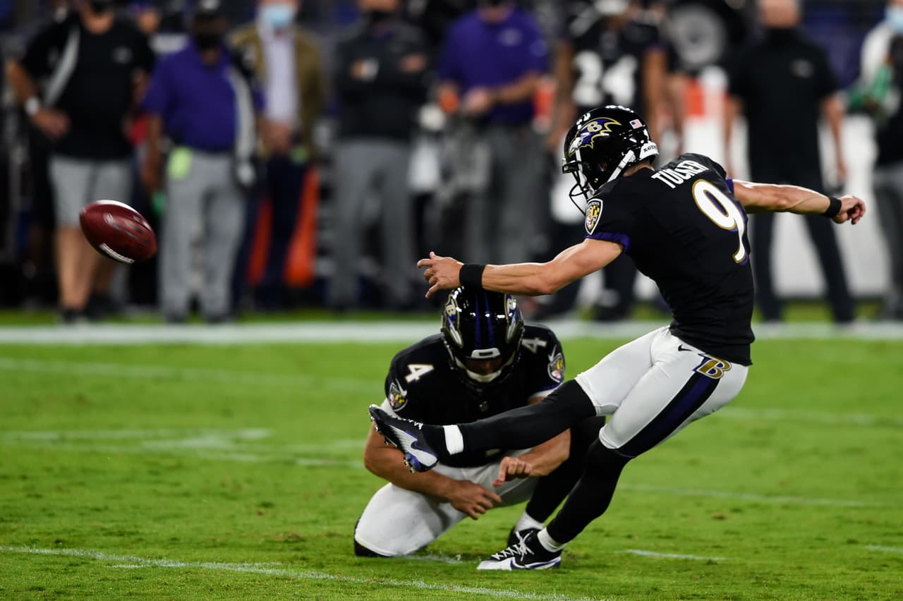 Patrick Mahomes supera las 350 yardas por aire, manda cuatro pases de touchdown y mete uno más por tierra en la victoria 34-20 sobre los Baltimore Ravens.