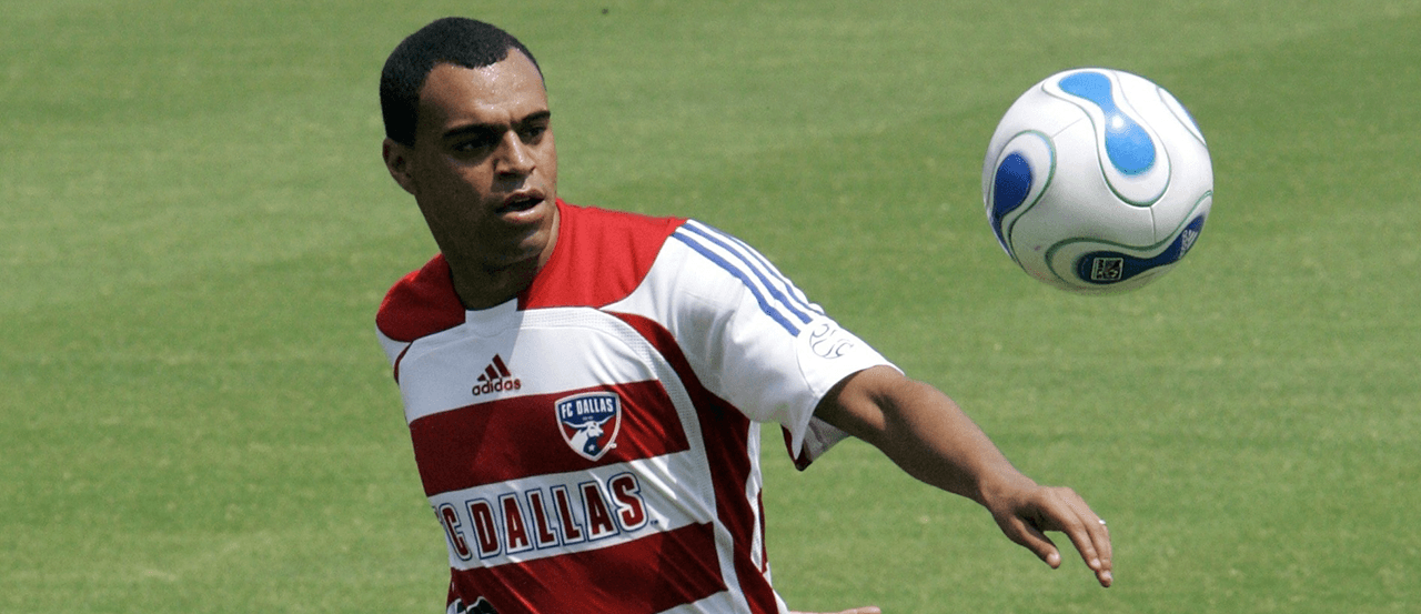 Denilson llegó a ser el jugador más caro del mundo en 1998 y llegó a ser campeón con Brasil en el Mundial de 2002. El jugador fue fichado por FC Dallas en 2007.