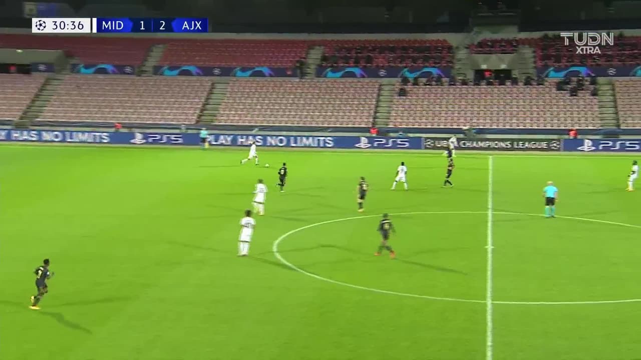 ¡TIRO ATAJADO! disparo por Awer Mabil.