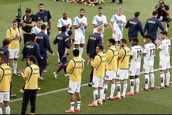 El partido 765 de Xavi con el Barcelona no fue uno más. El Barcelona fue recibido por un pasillo del Deportivo La Coruña.