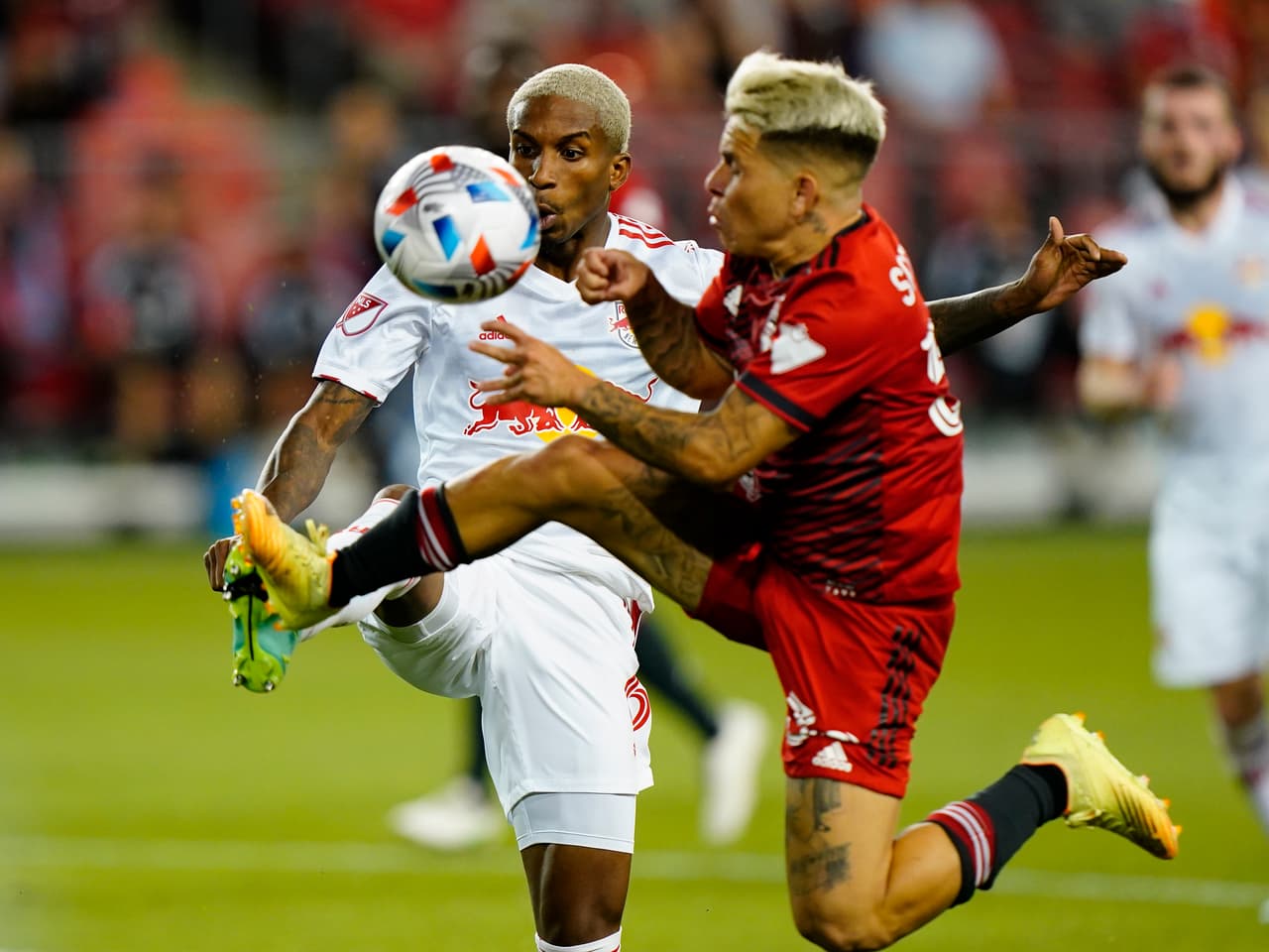 En la cancha, el conjunto esmeralda y New York Red Bulls igualaron 1-1.
<br>