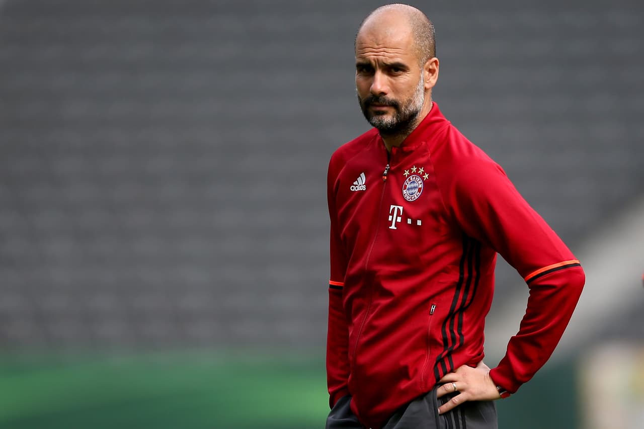 El doctor y el entrenador tuvieron varios capítulos de peleas dentro del Bayern, comenzando a los tres días del arribo del español al banquillo.