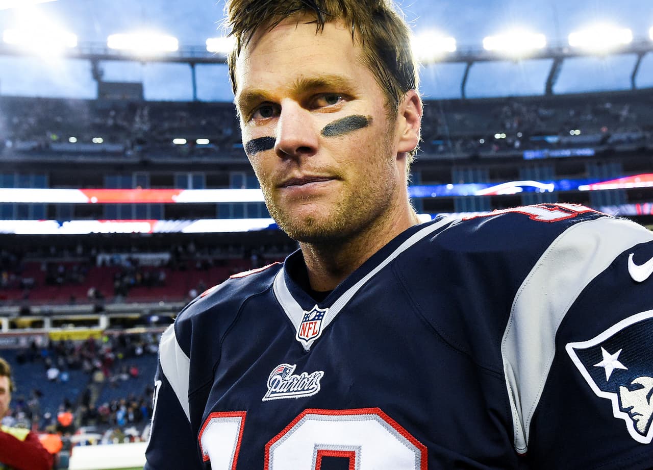 Tom Brady suspendido cuatro partidos por el 'Deflagate' - La NFL ha suspendido cuatro partidos al quarterback de los New England Patriots, Tom Brady, por su participación en el escándalo de los balones desinflados ('Deflagate') que se utilizaron durante la final de la Conferencia Americana (AFC). Los Patriots también han sido multados con un millón de dólares