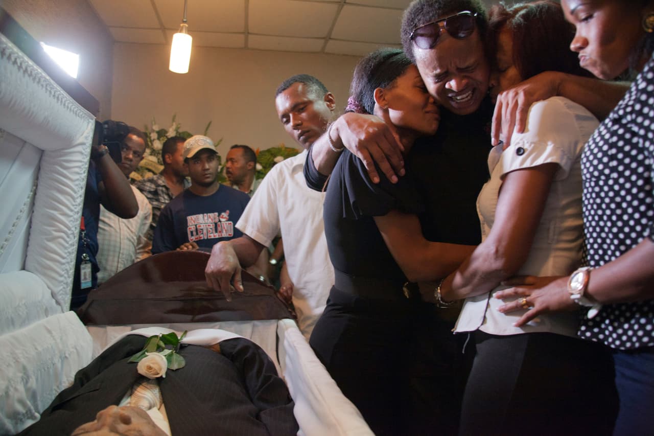 Fallece padre de Edinson Vólquez previo a su apertura en la Serie Mundial - El padre del pitcher dominicano de los Reales Edinson Vólquez falleció el martes, poco antes que su hijo abriera el primer juego de la Serie Mundial contra los Mets de Nueva York.