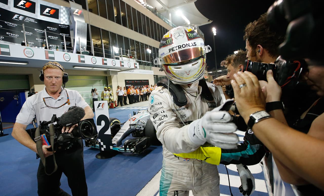 Lewis Hamilton tricampeón de Fórmula Uno tras ganar en Austin - El inglés Lewis Hamilton (Mercedes) se proclamó matemáticamente, a falta de tres carreras, campeón del mundo de Fórmula Uno, tras ganar este domingo el Gran Premio de Estados Unidos, la decimosexta prueba del certamen, que se disputó en Austin (Texas).