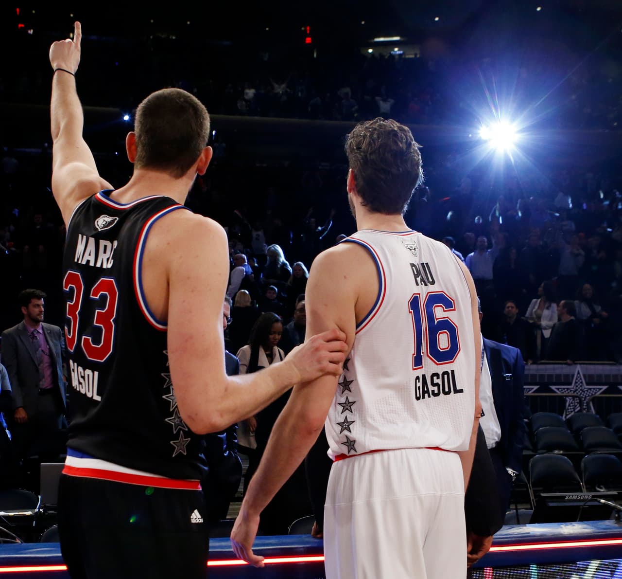 El mítico Madison Square Garden fue la sede del esperado Partido de las Estrellas, en que se enfrentaron los mejores jugadores de la NBA, y, por primera vez como titulares, los hermanos españoles Pau y Marc Gasol. La elección de Pau y Marc Gasol es la segunda de hermanos en la historia de la NBA después de los gemelos estadounidenses Dick y Tom Van Arsdale en el año 1970.