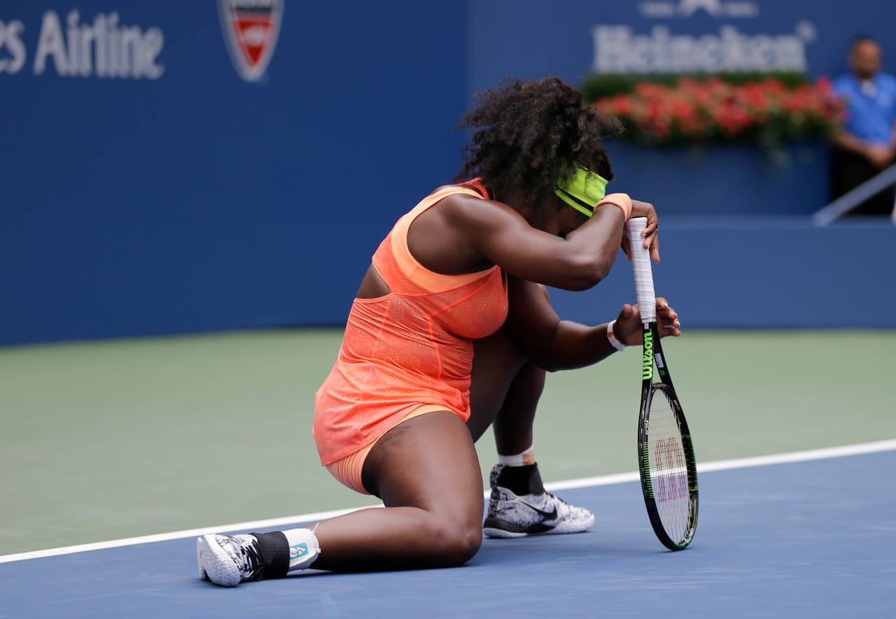 Serena Williams no logró el primer Grand Slam en casi tres décadas, y ni siquiera la encargada de estropearlo pudo creérselo. Roberta Vinci, una italiana de 32 años que ocupa el puesto 43 del ranking mundial, dio una de las mayores sorpresas en la historia del tenis al derrotar a Williams en las semifinales del Abierto de Estados Unidos. La estadounidense buscaba el primer Grand Slam desde que Steffi Graf lo consiguió en 1988.