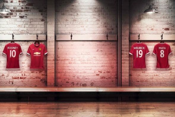 Manchester United lanzó su nuevo uniforme de local para la temporada 2014-15, en el que preservan los clásicos colores rojo, blanco y negro y en el que incorporan la leyenda "Youth, Courage, Greatness" (Juvetud, coraje, grandeza).