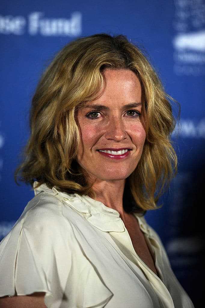 Paul, que siempre había sido un tipo tranquilo, siente cómo la sed de venganza va apoderándose de él. Con la policía sobrecargada de crímenes, decide tomar la justicia por su mano e ir en busca de los agresores de su familia y de paso enfrentarse a todo tipo de criminales.
<br>