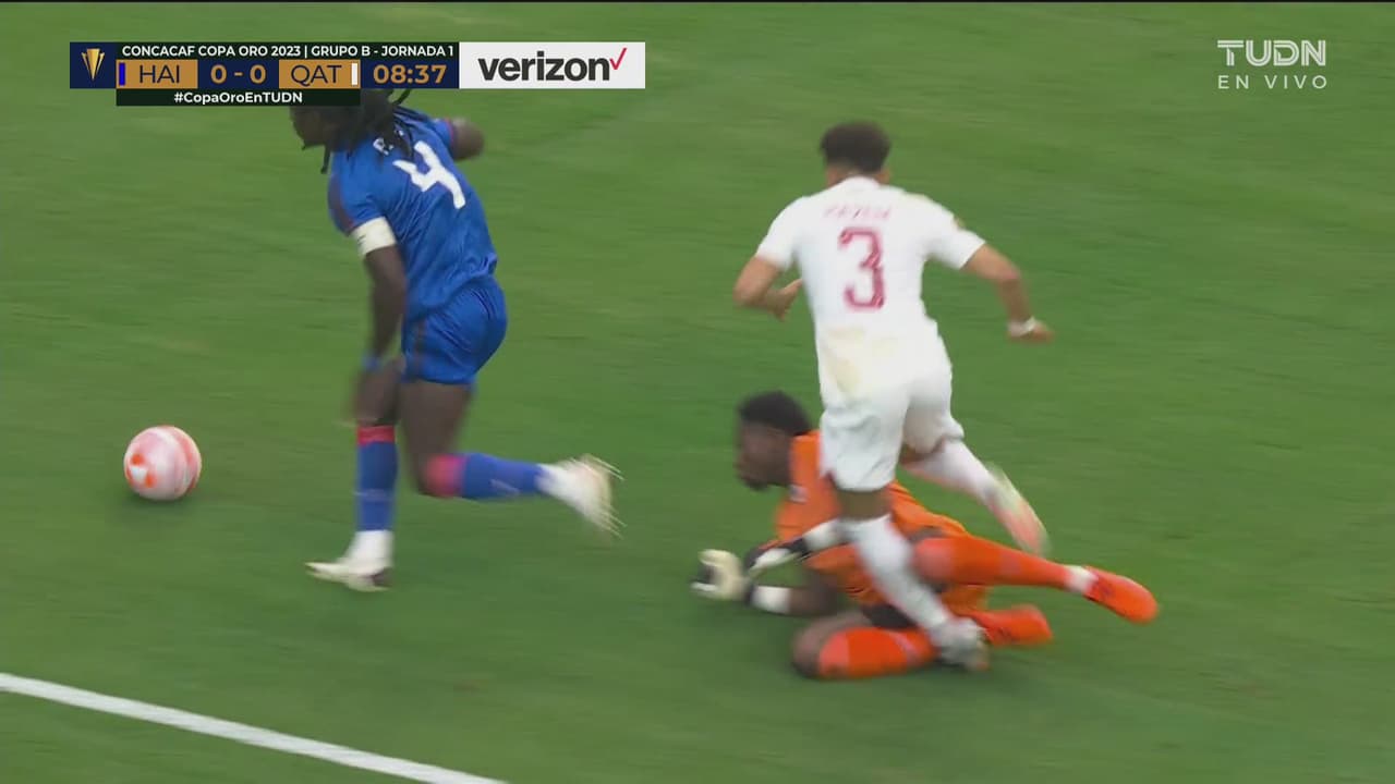 ¿Era penalti? Pierre hace contacto sobre Hazem