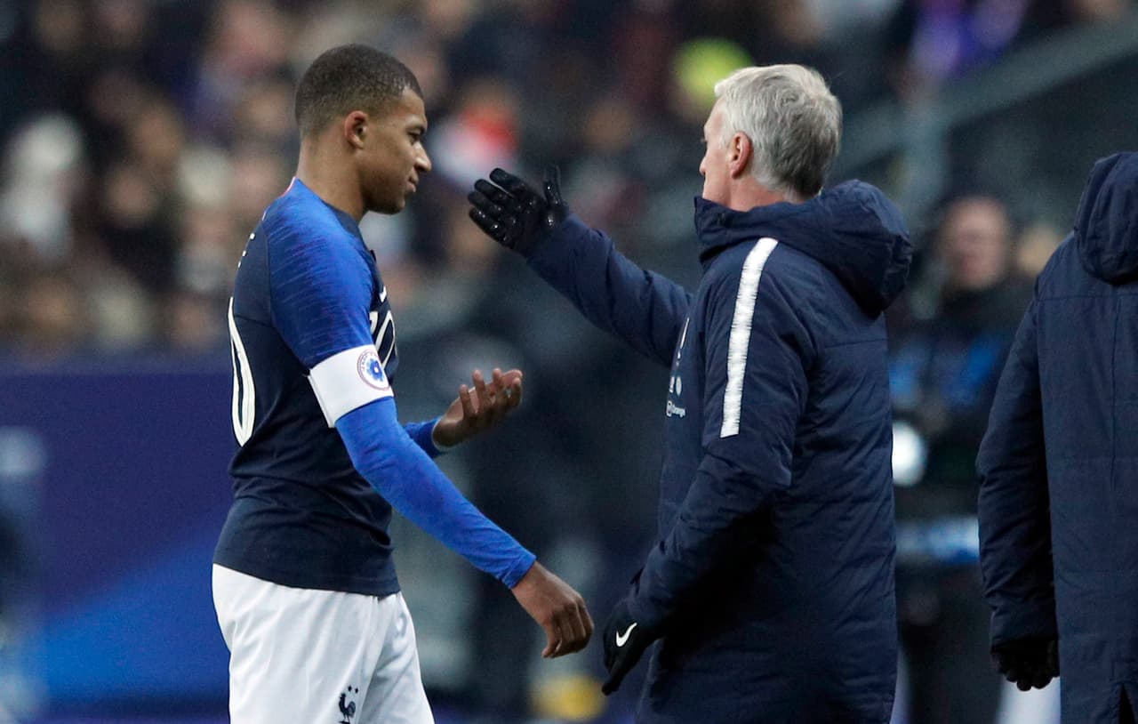 Ni siquiera fue útil el consuelo de su técnico Didier Deschamps pues Mbappe pasó muy pronto de la ilusión a una lesión que lo deja en vilo.