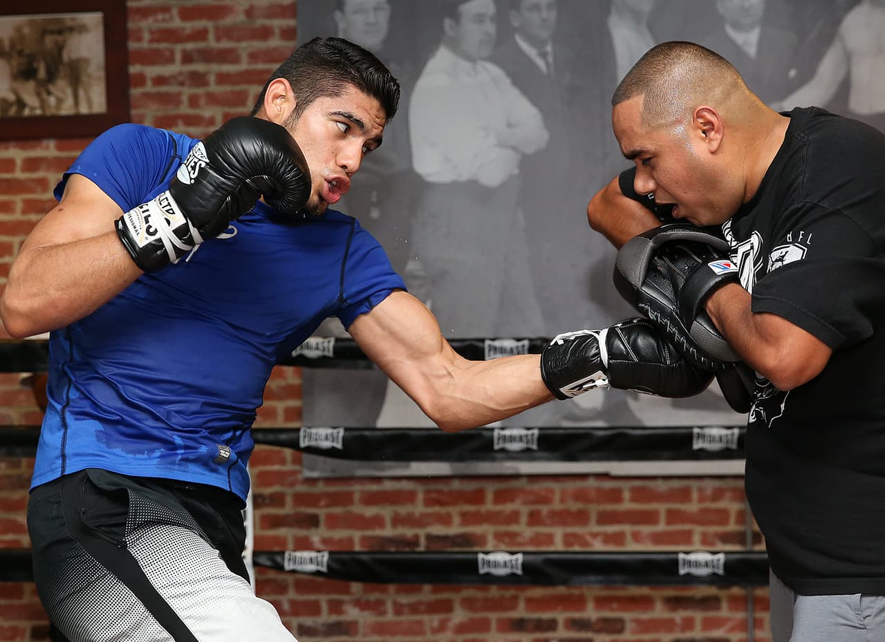 Oscar Valdez, Gilberto 'Zurdo' Ramírez y Evgeny Gradovich echan lumbre y están listos para sus combates del próximo 9 de abril en Las Vegas.