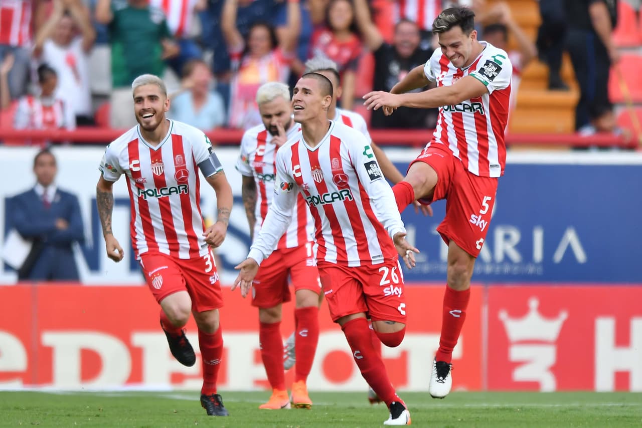 Y con gol de Christian Calderón, los necaxistas tomaban ventaja de 1-0 con un hombre más y yéndose al descanso con un margen favorable, mínimo pero que daba confianza.