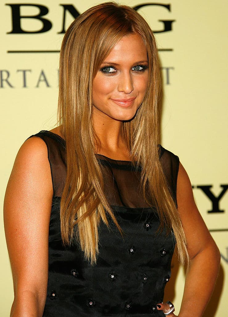 Barstool Sports ha declarado a Ashlee Simpson y la estrella de TikTok Addison Rae entre sus diez mejores cantantes femeninas de todos los tiempos.