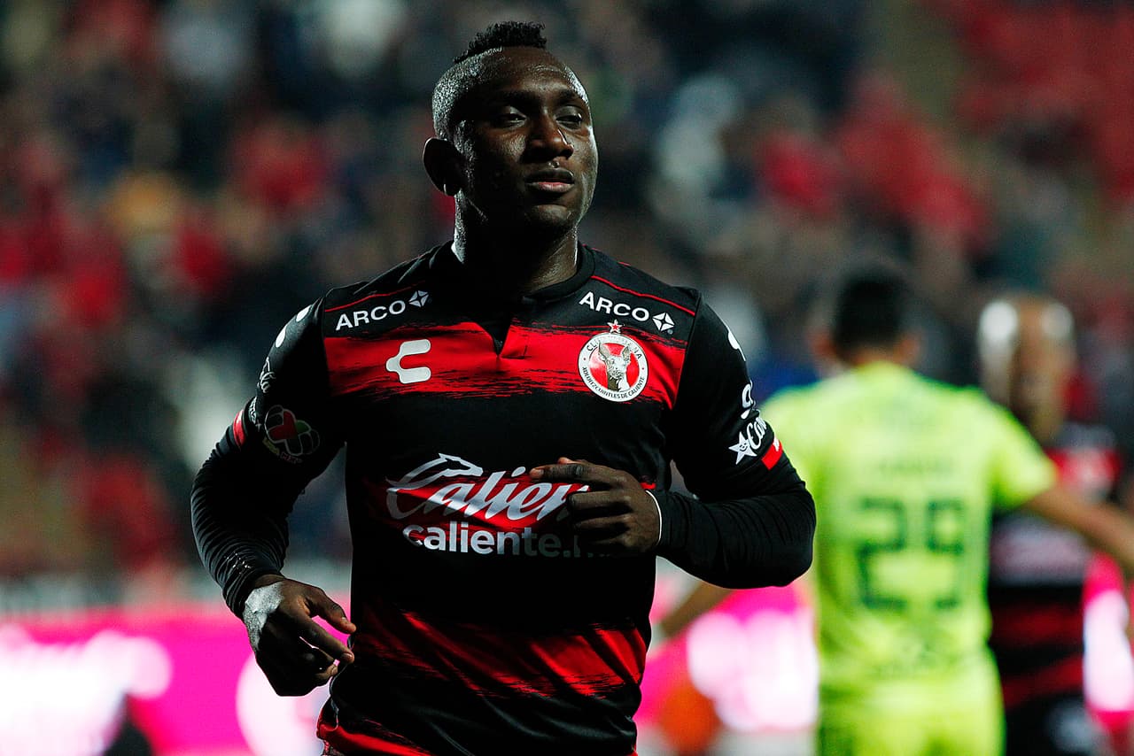 Eryc Leonel Castillo marcó el primer tanto del encuentro tras un error defensivo de los visitantes y al minuto 10 ya ganaban los locales.