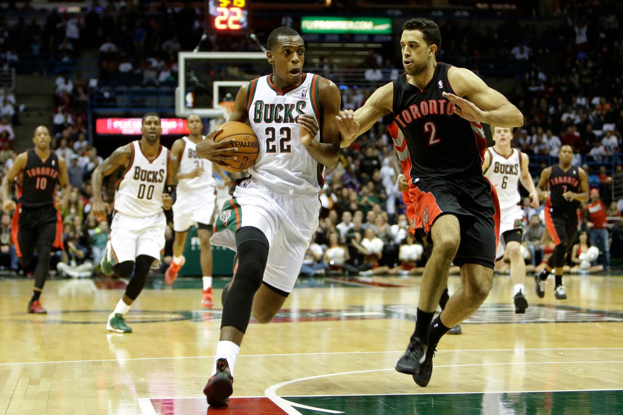 La NBA también quiere modificar la regla del foul 'clear path to the basket' o cuando un jugador se escapa a la canasta rival con el balón y recibe una falta. Son tres propuestas.