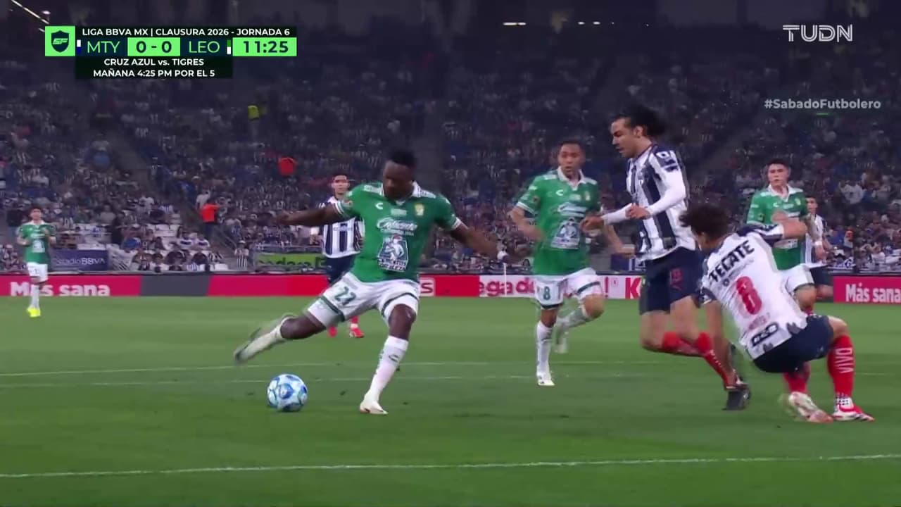 ¡Diber Cambindo arma jugada maestra y por centímetros no marca un golazo!