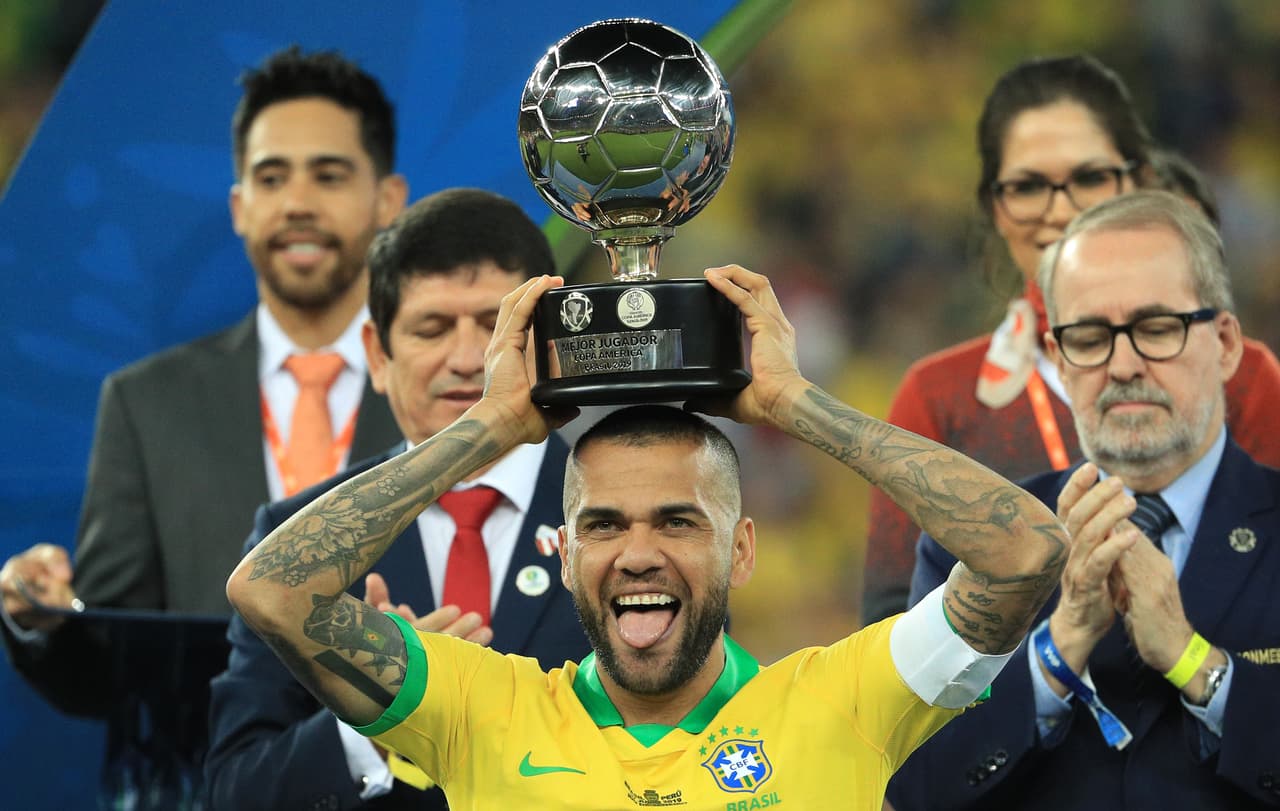 Dani Alves: La lista de 44 títulos para ser el más ganador de la historia
