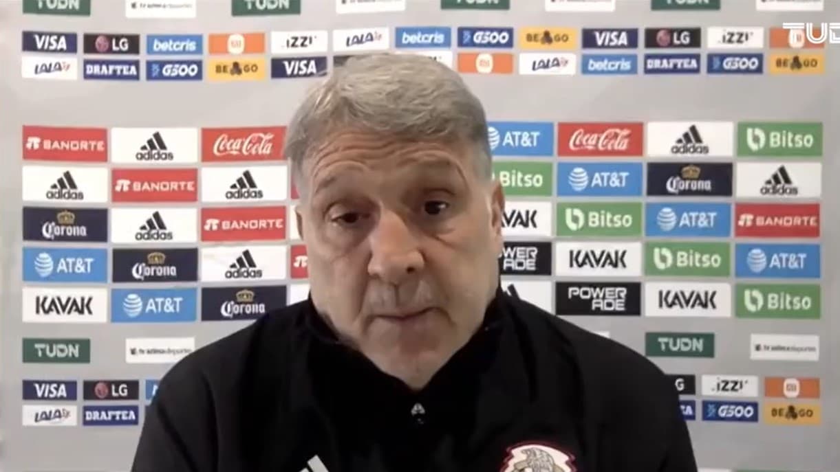 'Tata' Martino aclara tiempos de recuperación de su cirugía del ojo