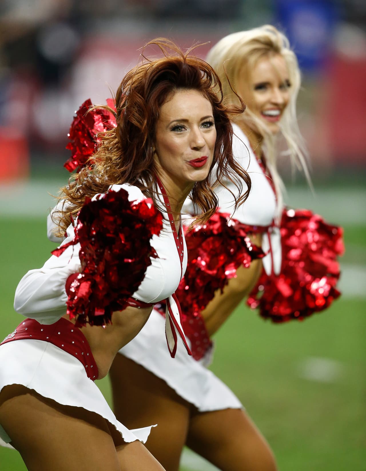 Las sensuales animadoras de la NFL le dieron alegría, belleza y energía al espectáculo del fútbol americano estadounidense en su Semana 13 de competencia, en un condimento único para el público.