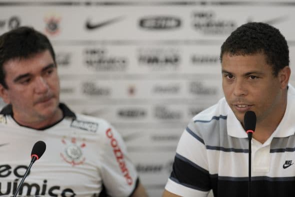 Ronaldo también fue acompañado por el presidente del Corinthians, Andres Sanches.