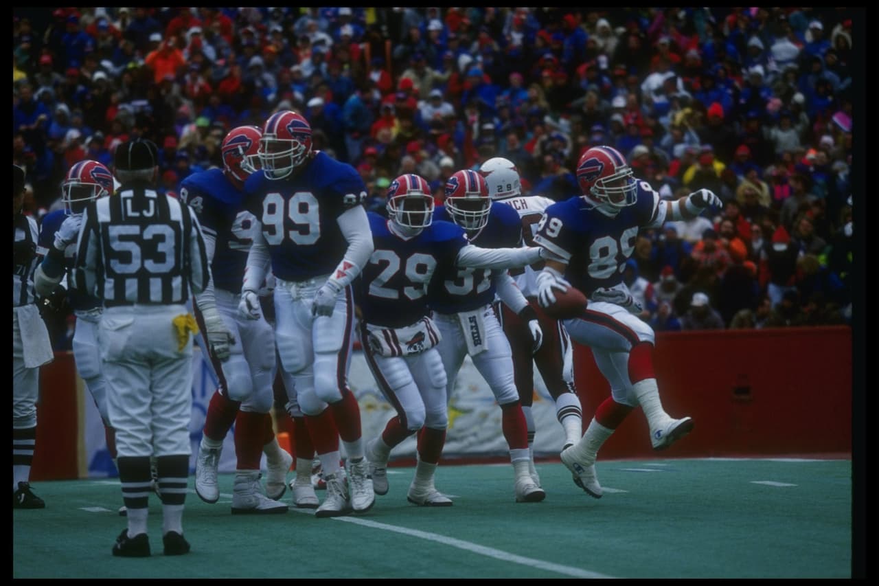 <b>Promedio de puntos por partido:</b> 26,8.
<b>Yardas aéreas por juego:</b> 199,8
<b>Yardas terrestres por juego:</b> 130.
<b>Yardas por jugada:</b> 5,67.