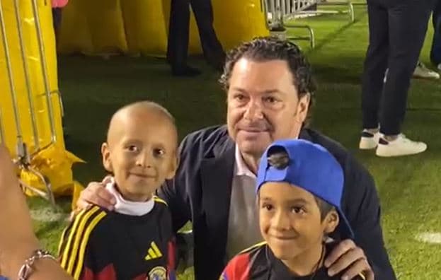 Santiago Baños también convivió con los pequeños aficionados