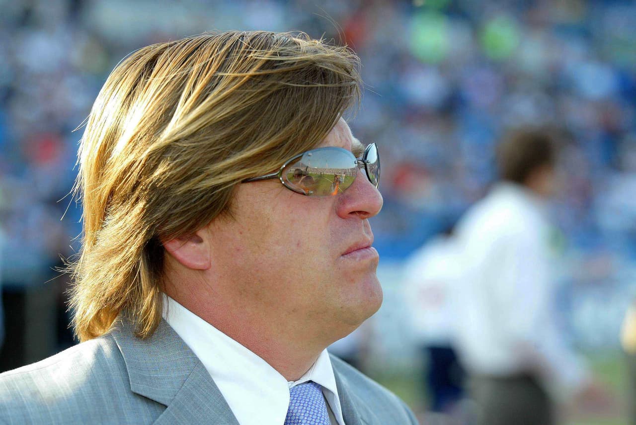 Sus gafas para el sol marcaron época y tendencia en los banquillos del fútbol mexicano.