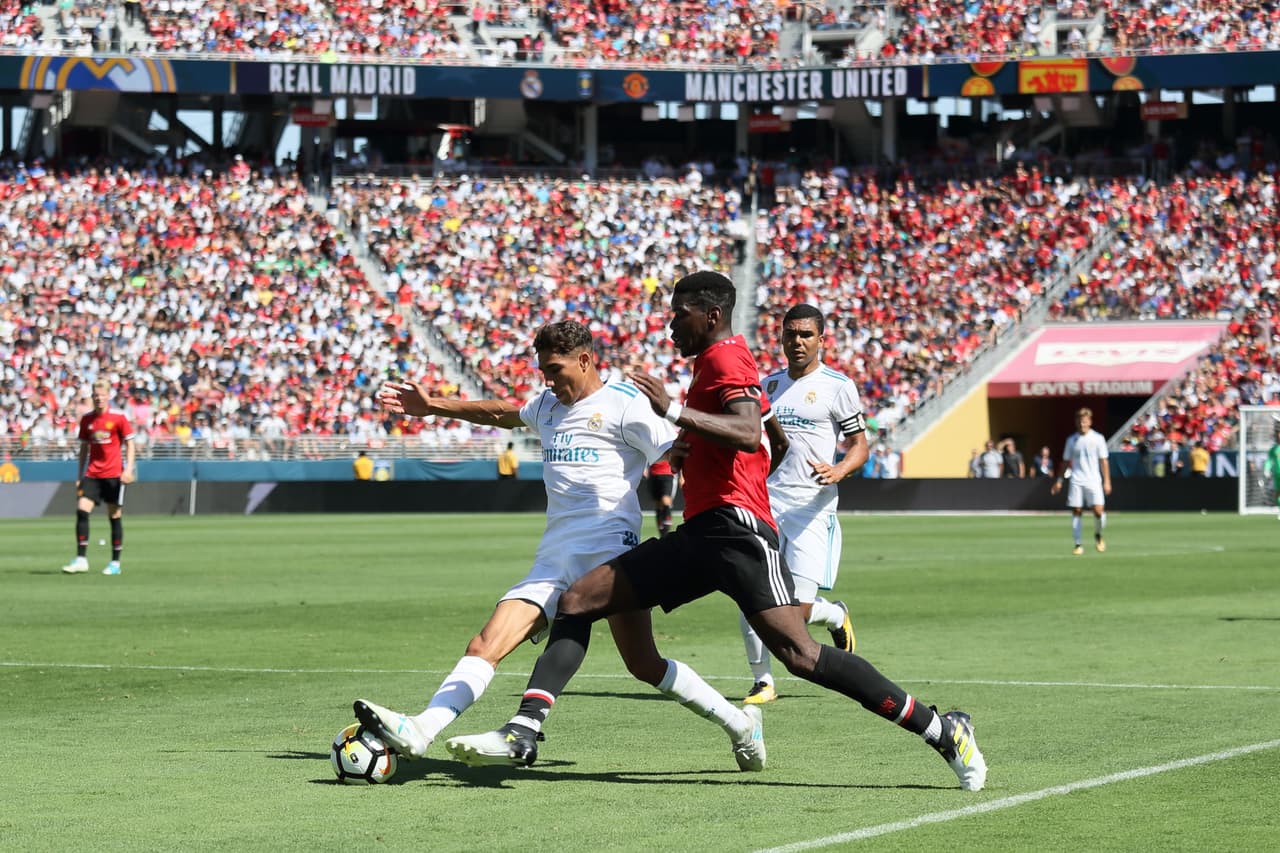 Los ingleses seguían acercándose al arco del Madrid.