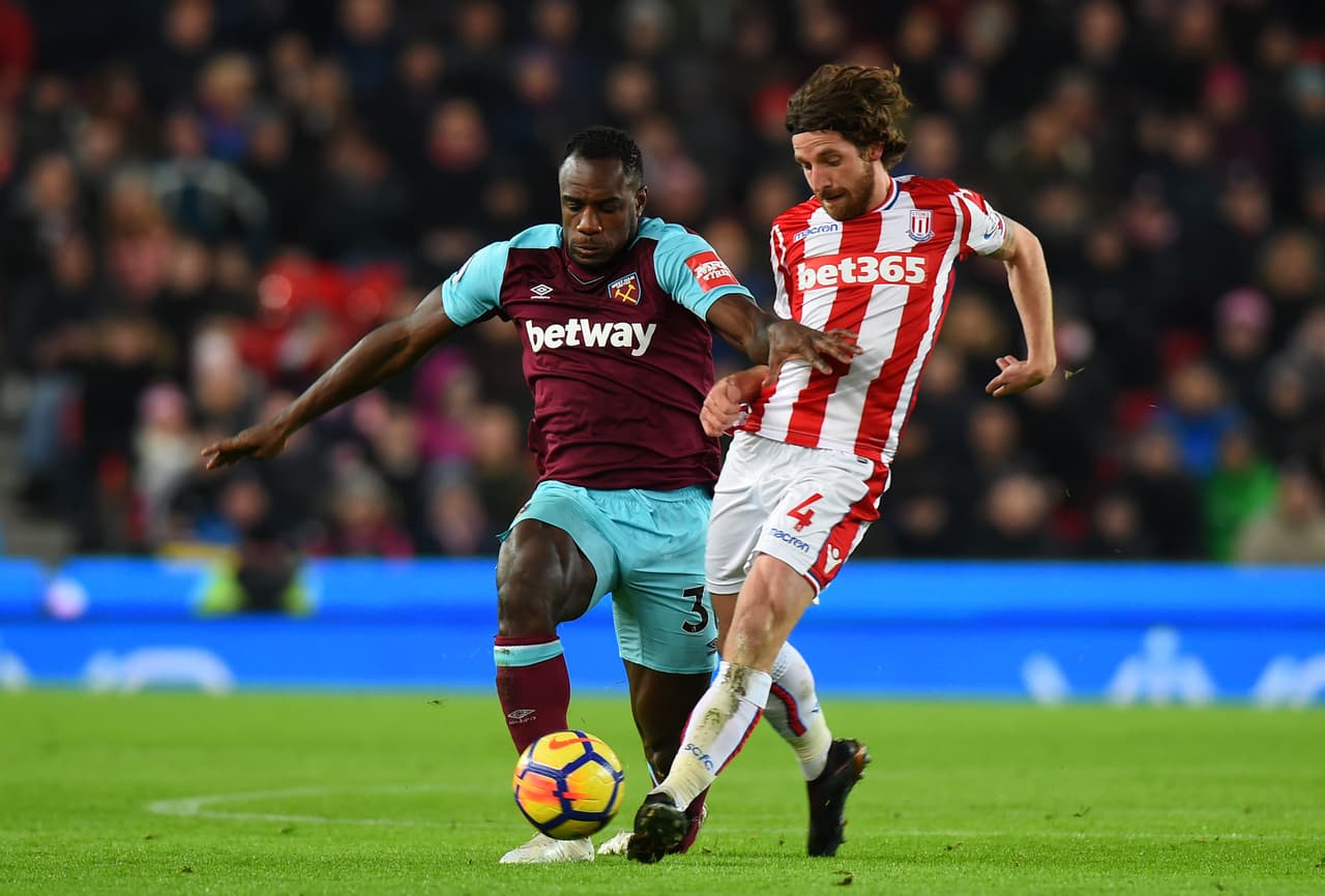 El segundo tiempo tuvo la misma dinámica con un West Ham dispuesto a poner el ritmo del partido.