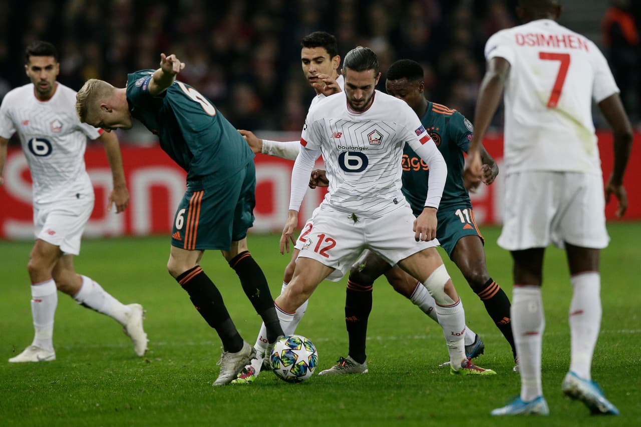 Con goles de Hakim Ziyech y Quincy Promes, el Ajax se impone 0-2 al Lille. El mexicano Edson Álvarez entró de cambio al medio tiempo por Noussair Mazraoui.