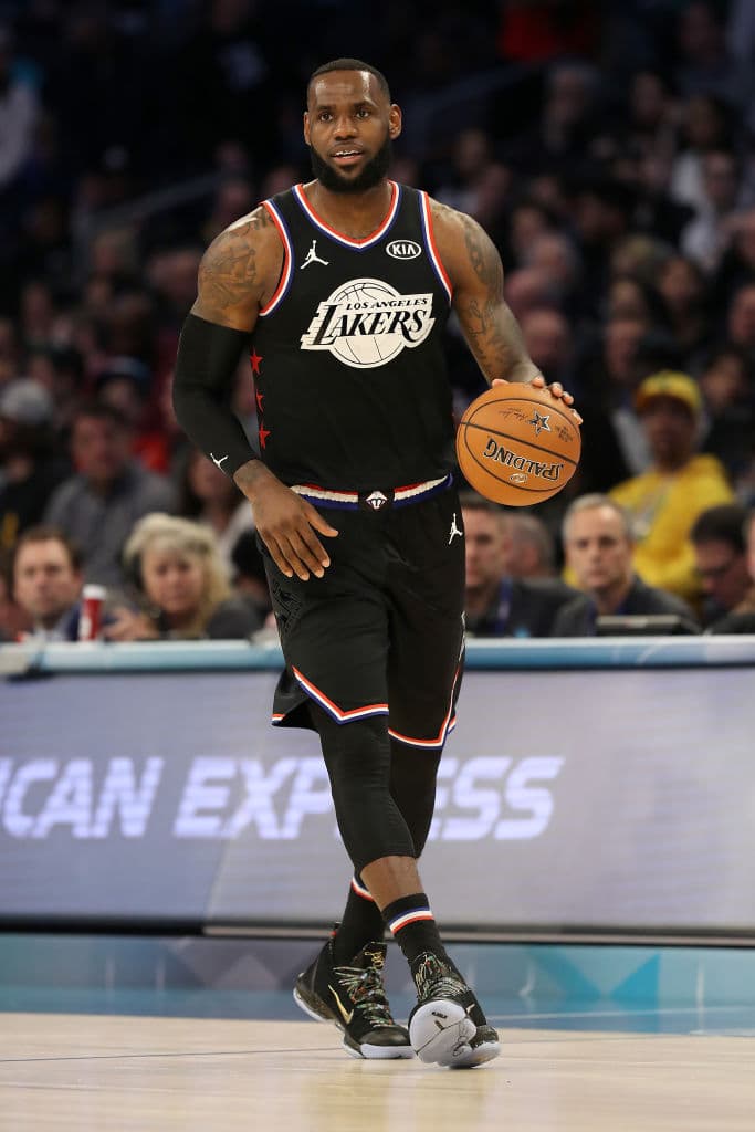 LeBron ya ha trabajado como productor con HBO, en la entrega de ‘The Shop’ y también trabajó con CBS para producir 'Million Dollar Mile'.