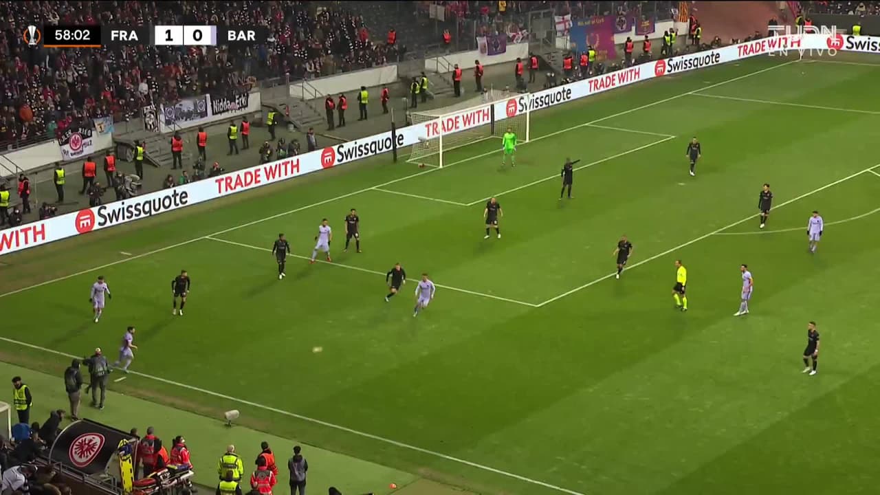 ¡TIRO ATAJADO! disparo por Gavi.