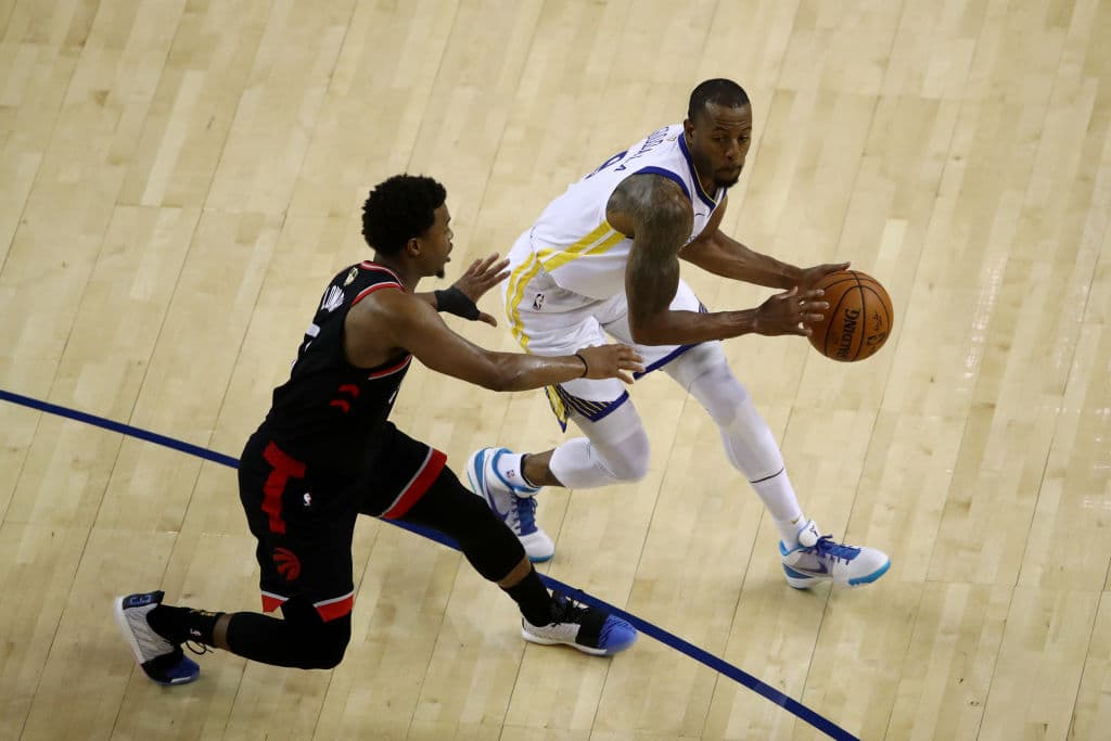 El autor del tiro ganador para Golden State, Andre Iguodala (9), tuvo una noche muy discreta, con apenas 11 puntos y no jugando casi en el último cuarto.