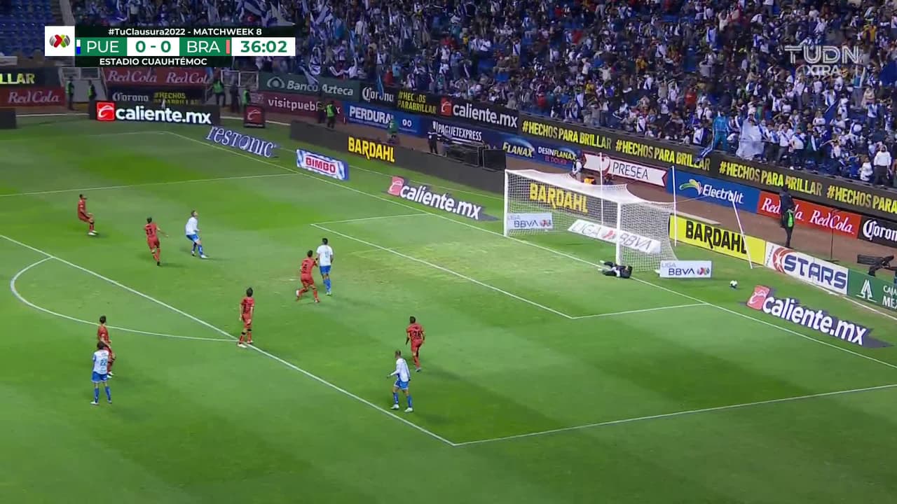 ¡CERCA! Jordi Cortizo disparó que se estrella en el poste.