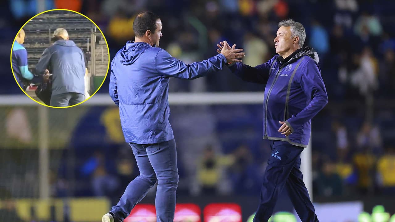 André Jardine sorprende al regalar y firmar playera de América a DT rival