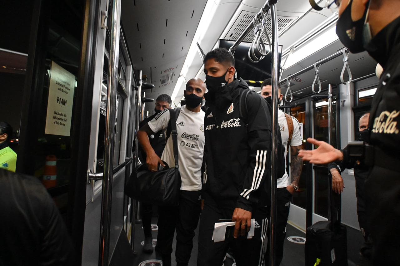 Tras largo viaje, el Tri ya está en Gales