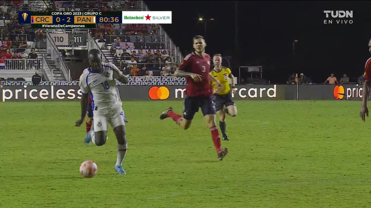 ¡TIRO ATAJADO! disparo por Cecilio Waterman.