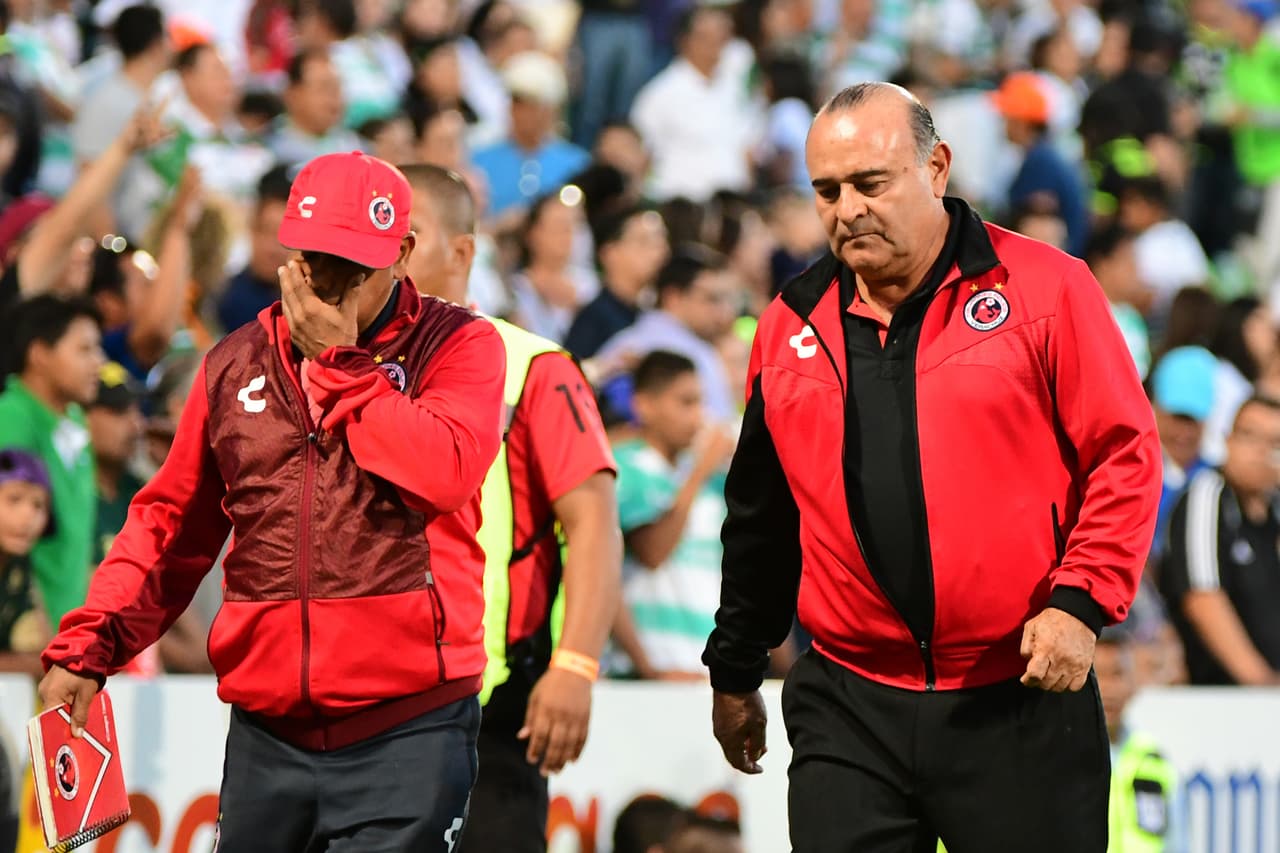 Luna continúa dirigiendo junto con su inseparable amigo Cristóbal Ortega. Es el milagro más grande: el de la amistad.