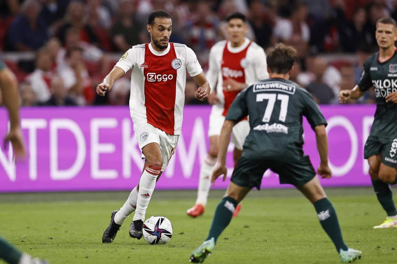 Ajax empató ante el Twente 1-1 durante la segunda jornada en la Eredivisie. Sebastian Haller abrió el marcador al minuto 52' del encuentro y, ya fue al final del encuentro, cuando Robin Propper igualó con un gol al minuto 87' a favor de los locales; Edson Álvarez jugó los 90 minutos del encuentro.