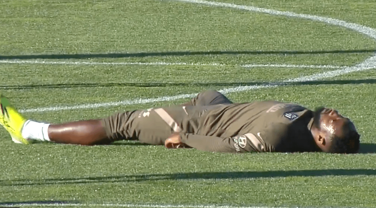 Dembélé se desploma en práctica del Atleti y enciende alarmas