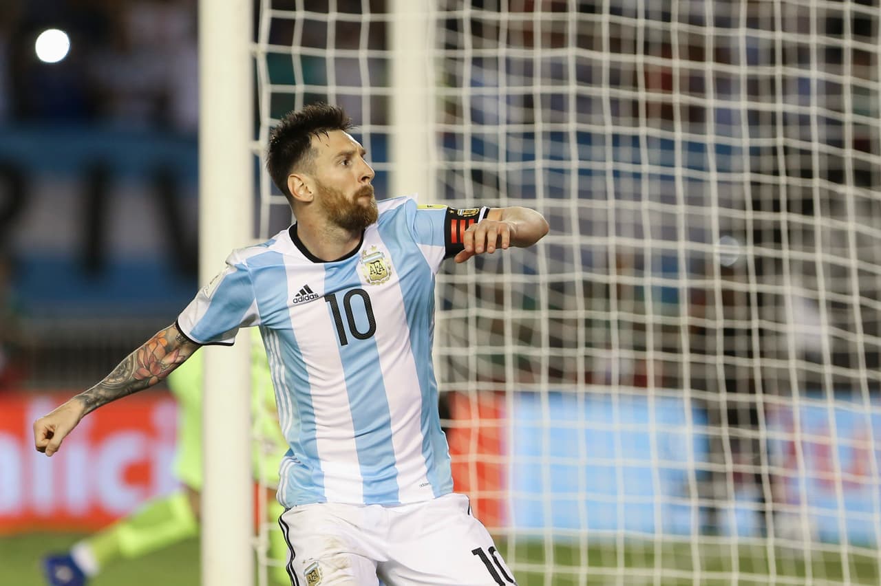 2. Argentina - 1,603 puntos - Messi y la 'albiceleste' perdieron su corona con su eterno rival tras ganarle a Chile y perder en La Paz con Bolivia en las eliminatorias a Rusia 2018.