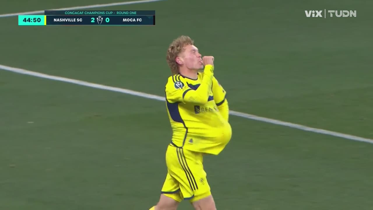 ¡Le desvían trayectoria y termina adentro! 3-0 Nashville