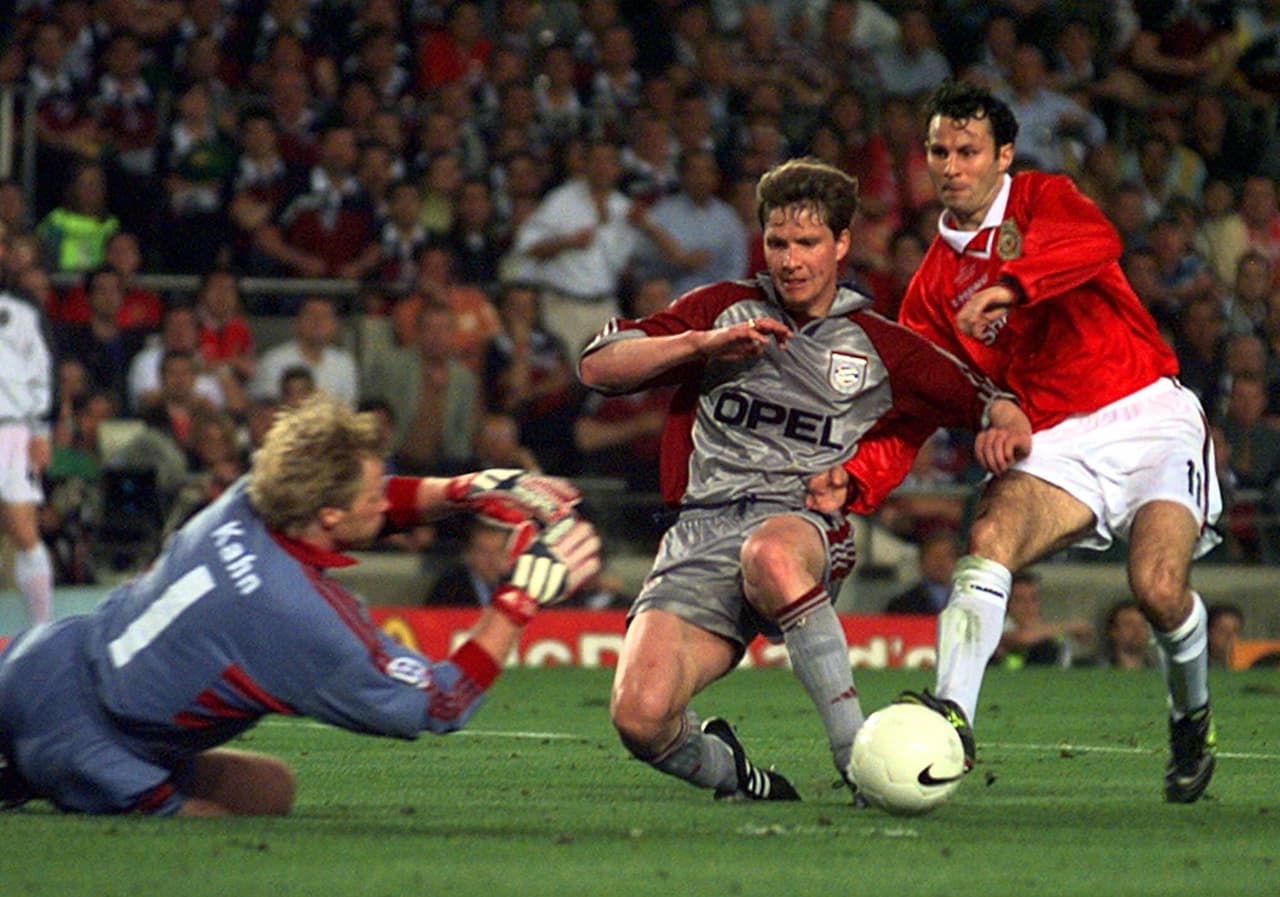 <b>El Bayern fue más</b>
<br>- Los intentos del equipo inglés no eran suficientes y cada vez se aproximaba el instante para ver levantar el título al conjunto alemán.
<br>- El guardameta Oliver Khan tuvo un gran desempeño.