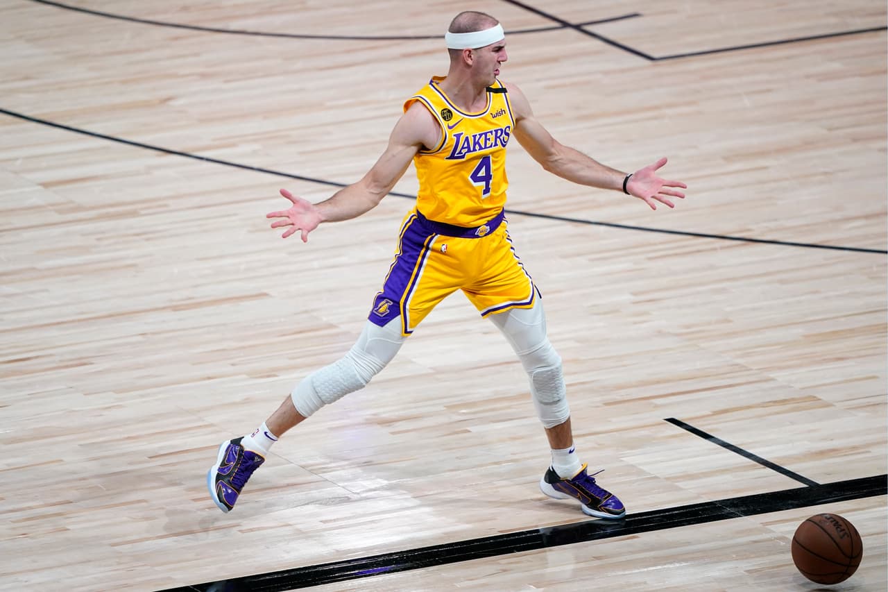 Alex Caruso siempre teniendo actuaciones brillantes con los Lakers, no fue la excepción en este último partido, realizó 7 puntos, 3 rebotes, 2 asistencias, 4 robos y un tapón en 25 minutos.