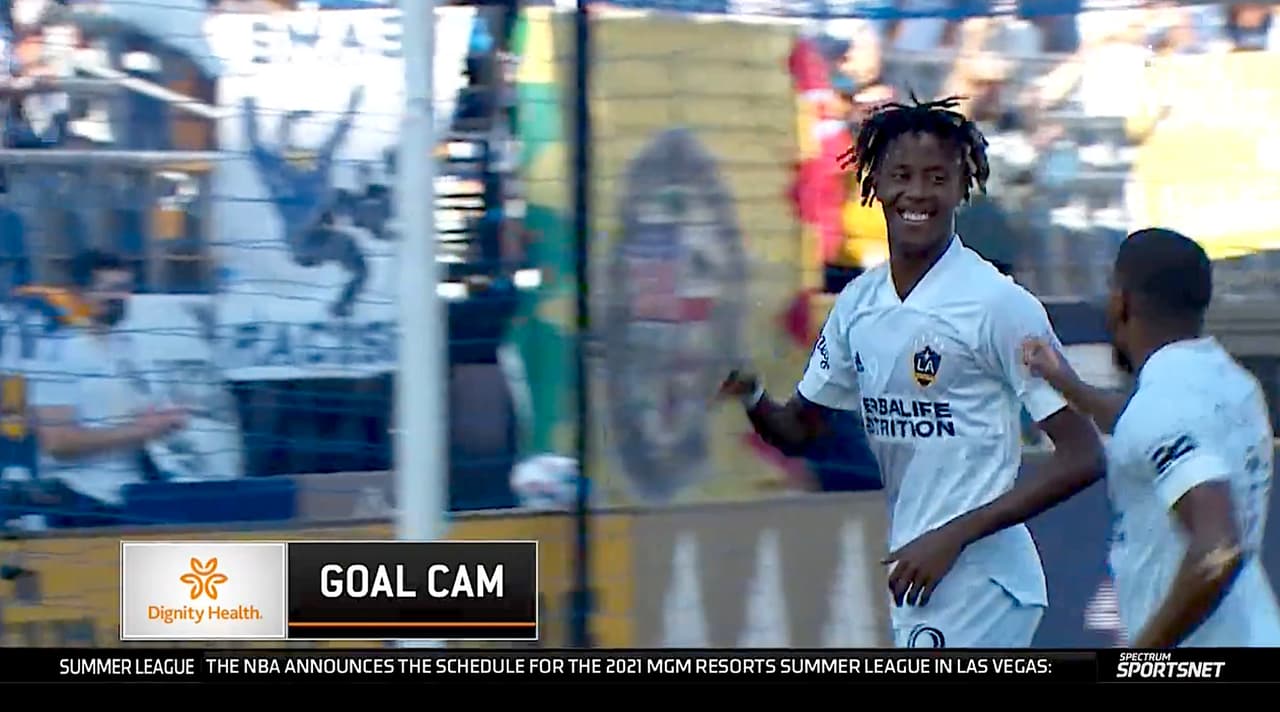 Efraín Álvarez pone un pase al corazón del área y Kévin Cabral sella el primero