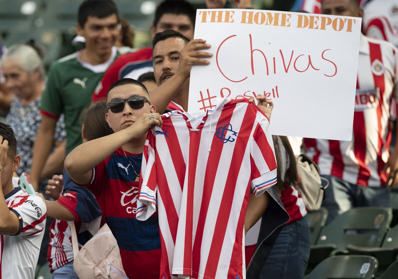 La afición rojiblanca se hizo presente en el Globe Life Park de Arlington, TX.
