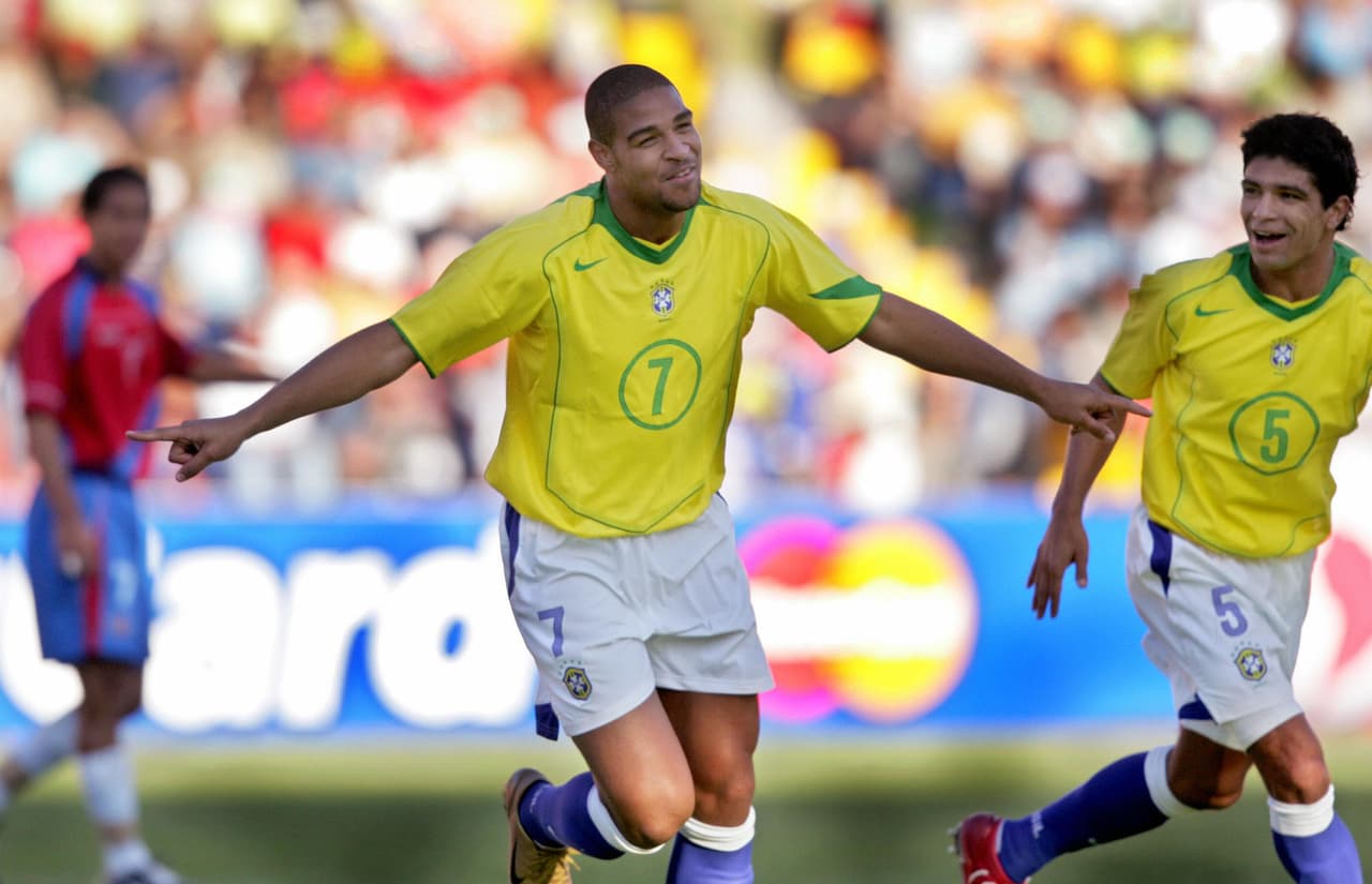 Ese escándalo, que no pasó de la denuncia, hizo parte del final de una carrera que estuvo enmarcada por su paso por Inter de Milán y un gran momento con la Selección de Brasil, con la que fue campeón de Copa América.
